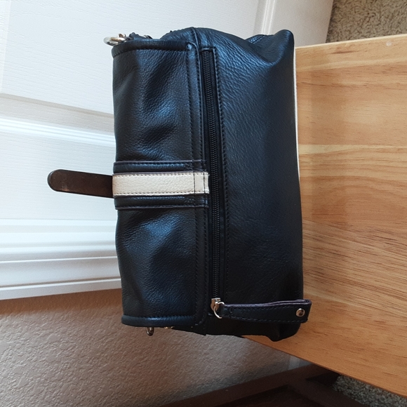 Isaac Mizrahi Leather Shoulder/Crossbody Bag - Picture 4 of 8